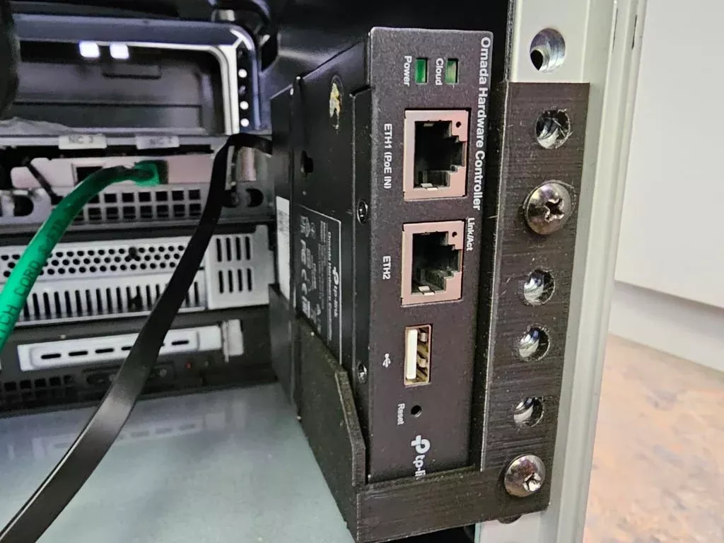 Omada OC200 Vertical Rack Mount